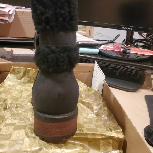 Brand New in box Ugg Australia women's Blayre II size 5 black boots - Picture 4 of 6
